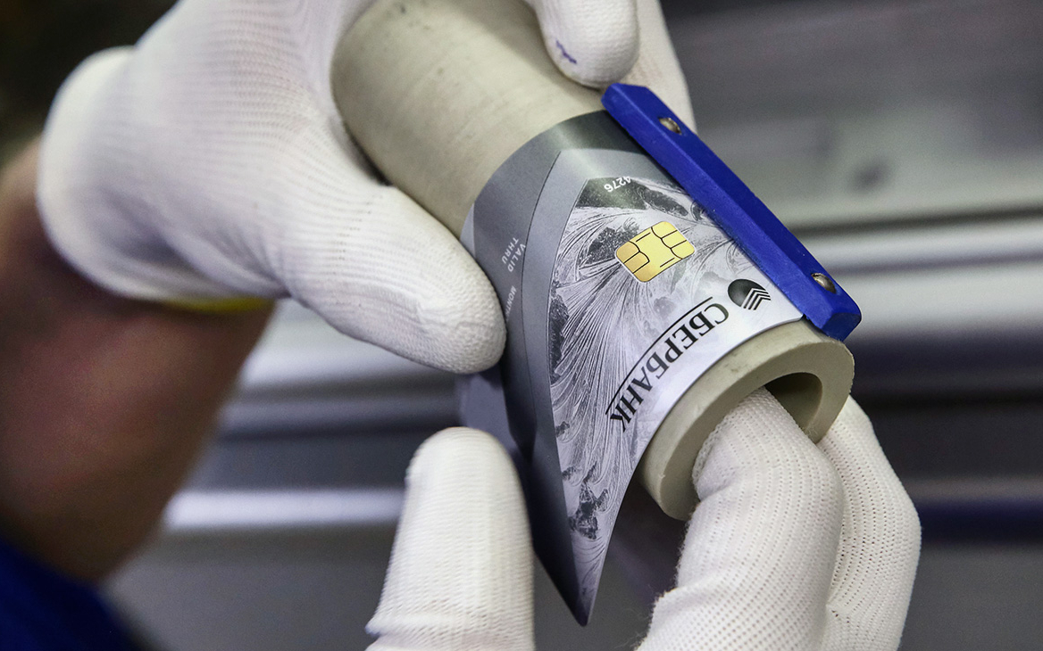 Сбербанк стал переставлять чипы из неиспользованных банковских карт