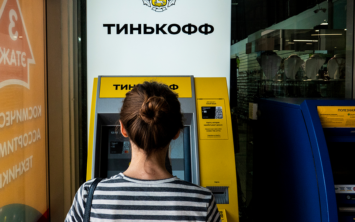 «Тинькофф» опроверг сложности со снятием валюты
