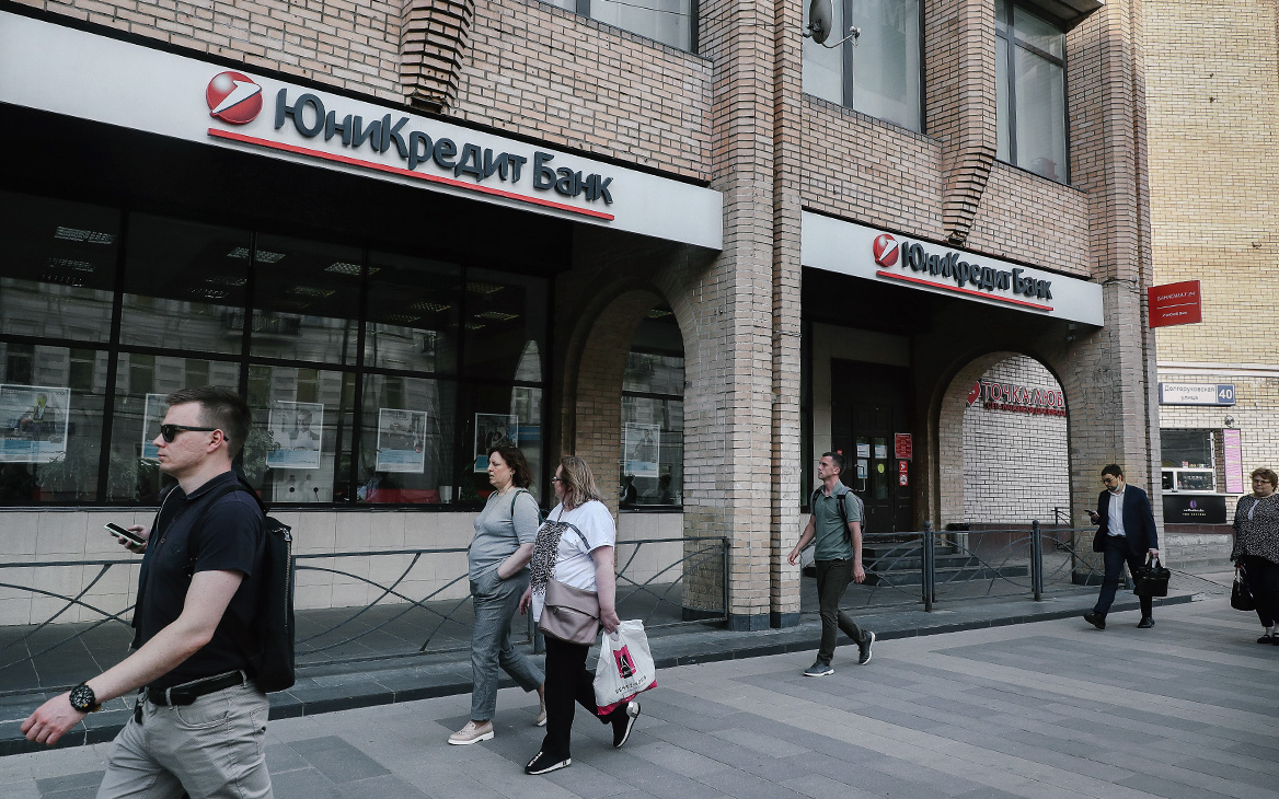 Bloomberg узнал о плане UniCredit уйти из России с возможностью вернуться