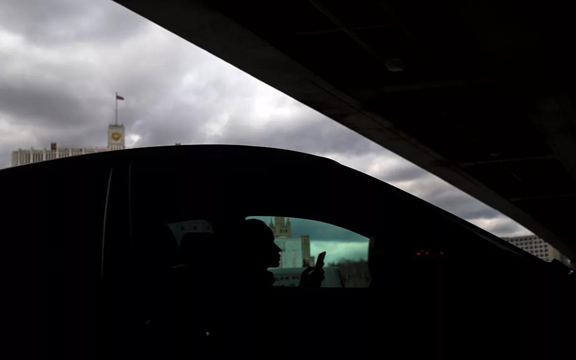 Сбербанк и ВТБ повысили плату за СМС-уведомления по банковским картам