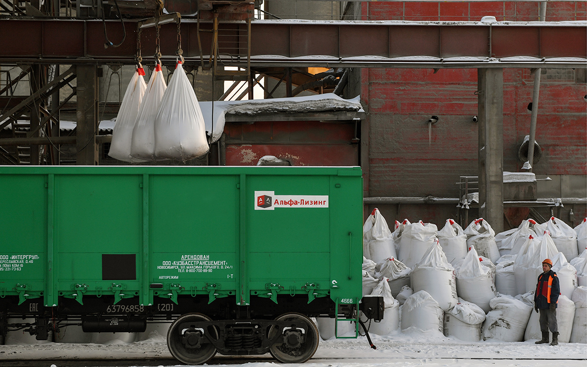 ФАС предложила регистрировать на бирже договоры приобретения цемента
