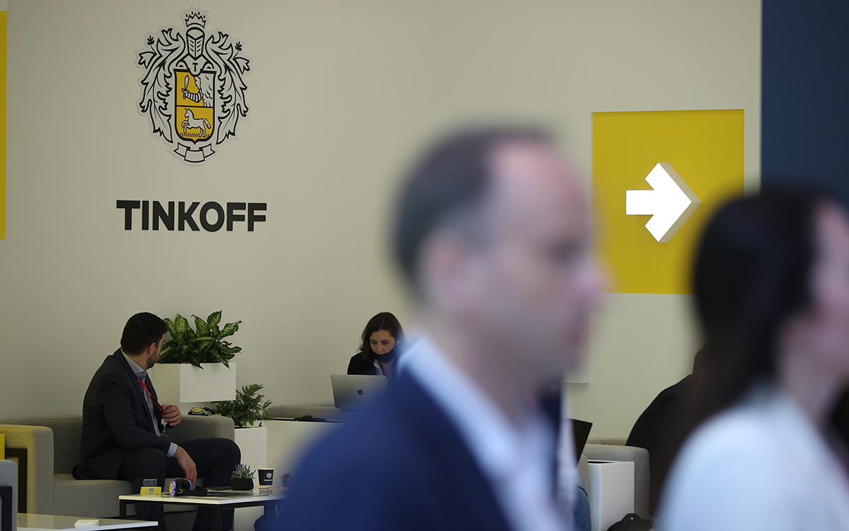 «Тинькофф» введет комиссию 12% на хранение валюты в банке