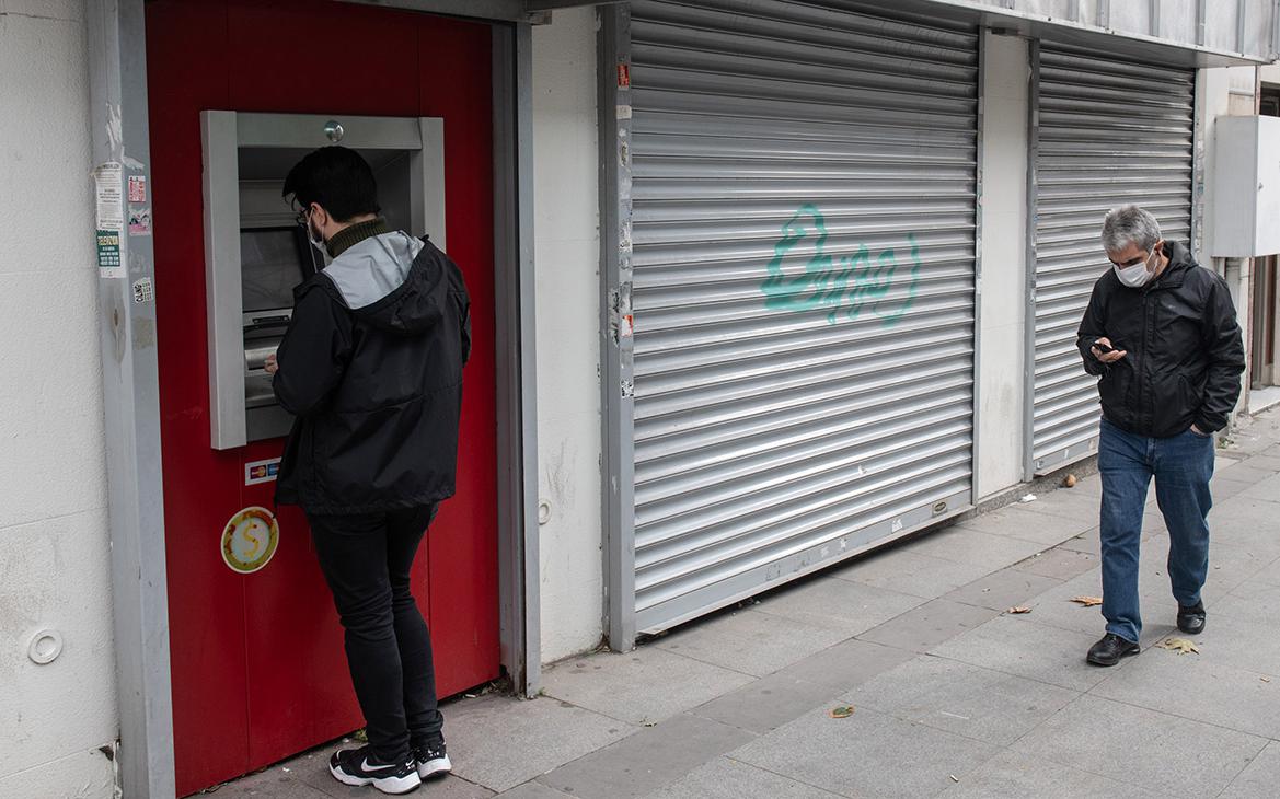 Как страны рядом с Россией нарастили выпуск банковских карт. Инфографика