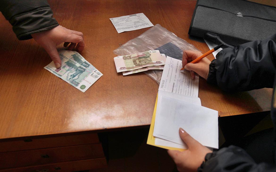 Россияне сократили платеж коллекторам по долгам до минимума за три года