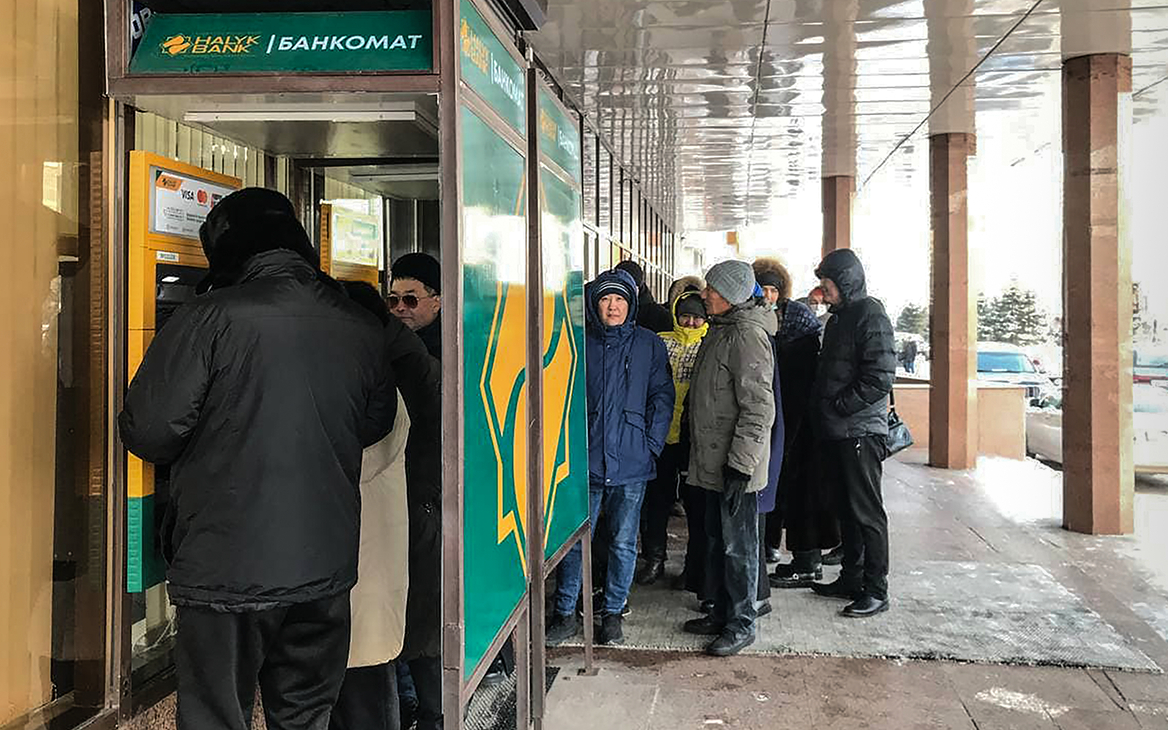 Нацбанк Казахстана объяснил трудности с наличной валютой высоким спросом