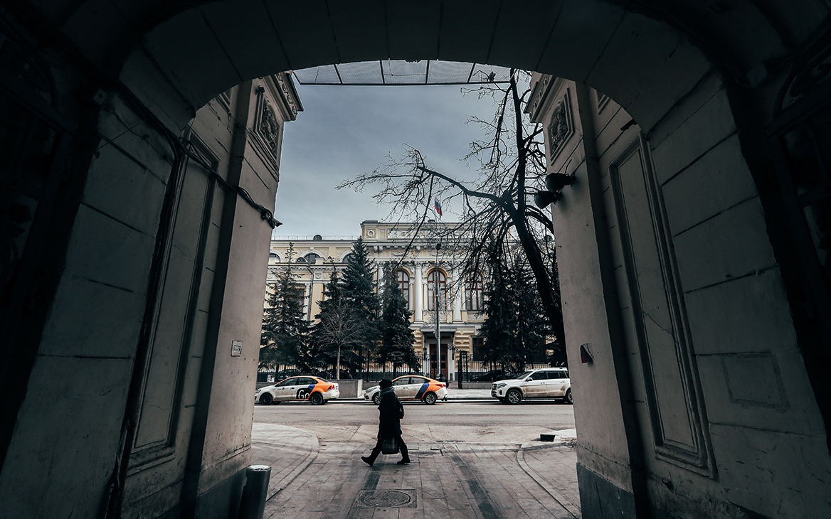 Владелец банка подал к ЦБ иск о защите чести и достоинства на ₽1 млрд