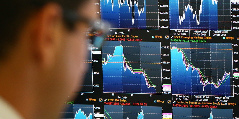 Tesla, Moderna и Alibaba возглавили топ популярных в России акций США