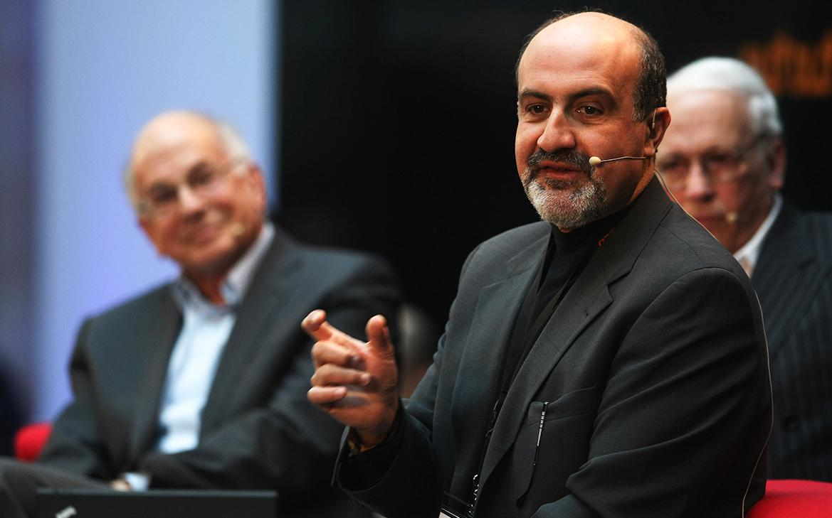 Автор «Черного лебедя» назвал ошибку антипрививочников и майнеров