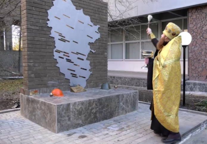 В ЛНР открыли памятник строителям, погибшим в боях за Донбасс