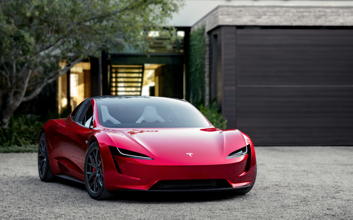 «Будет расти, пока любят Маска». Эксперты о перспективах акций Tesla