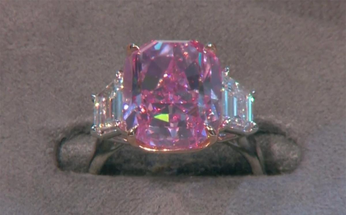 $35 млн на кольце: в Нью-Йорке выставили на продажу розовый бриллиант
