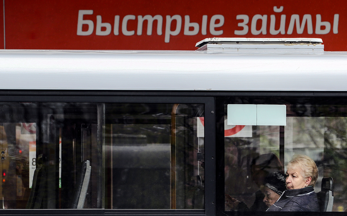 Банки увидели риск ухода клиентов к нелегалам из-за лимитов на кредиты