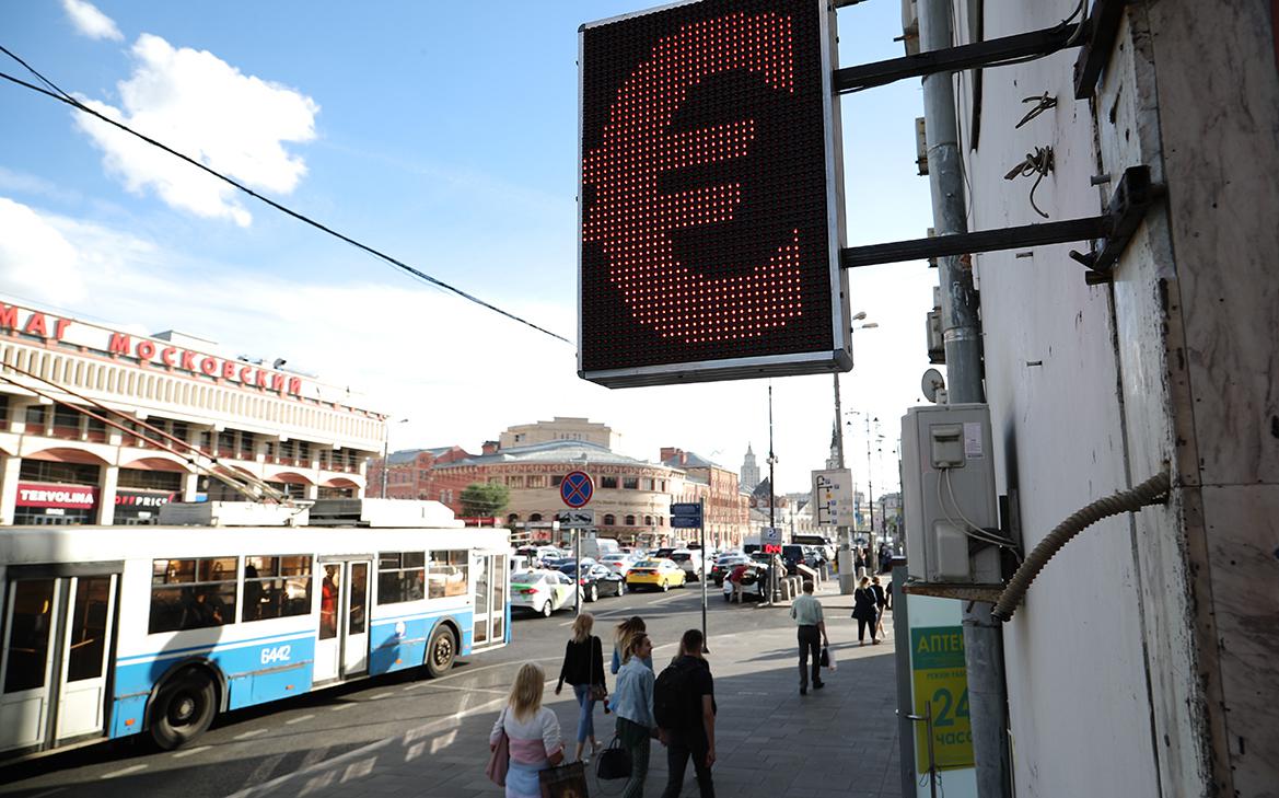 Биржевой курс евро достиг ₽100