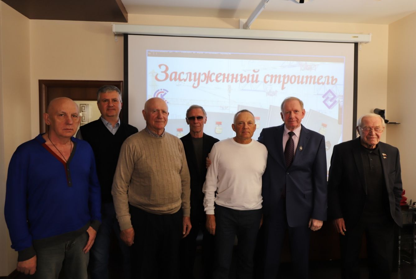 В Челябинске заслуженных строителей собрали в одном издании