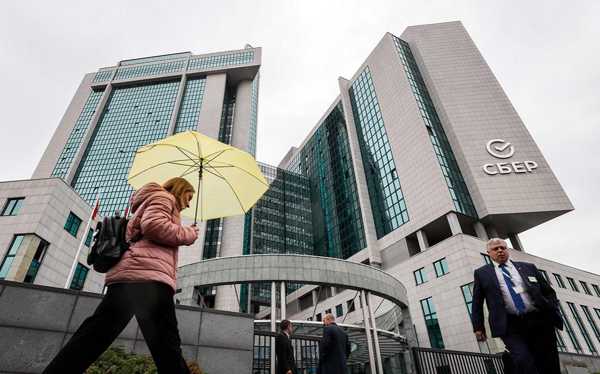 Сбербанк начал работу в Крыму