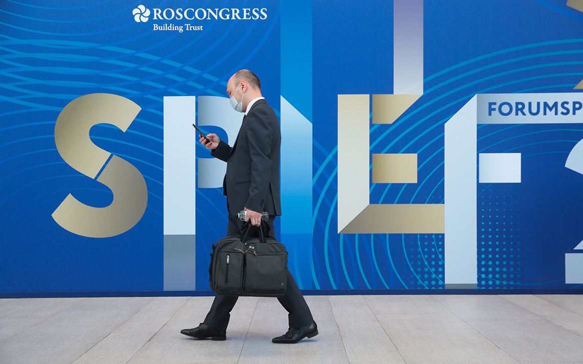 Участники ПМЭФа попросили организаторов скрыть часть информации о себе