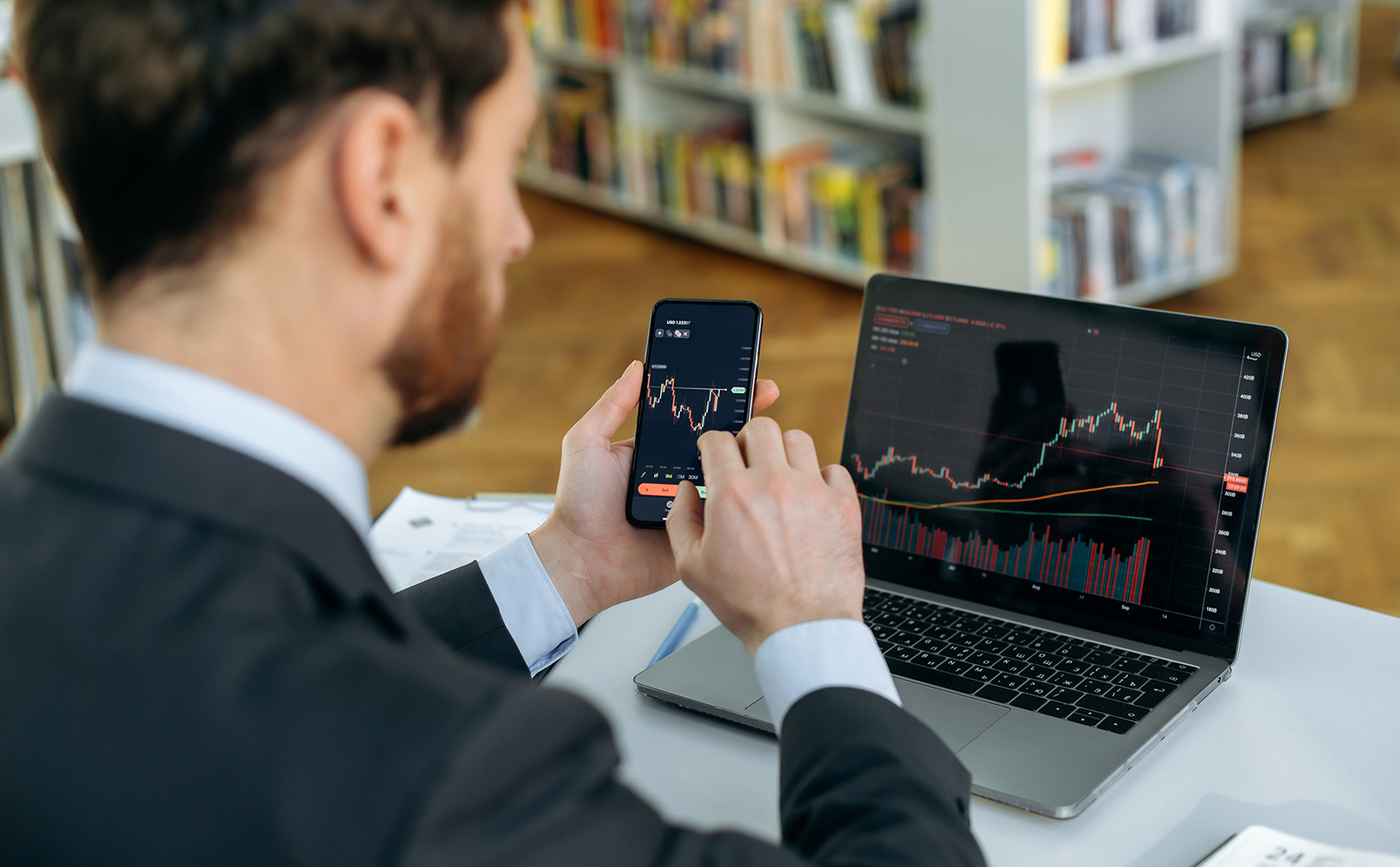 Инвесторы возвращаются к индийским акциям, ожидая смягчения политики ЦБ