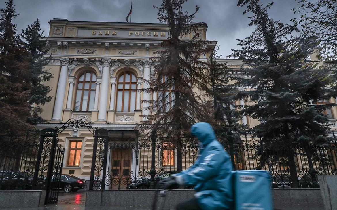 Центробанк ввел единую комиссию за переводы за рубеж в СБП