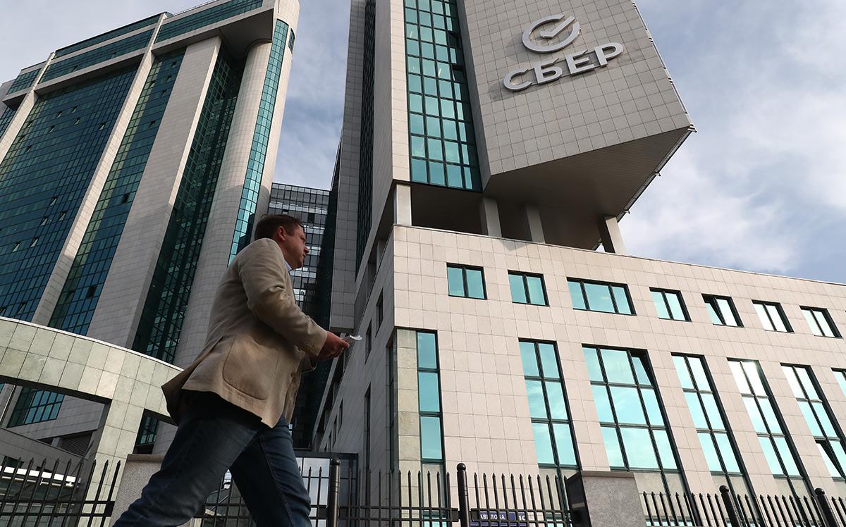 Доля иностранцев в Сбербанке упала до трети