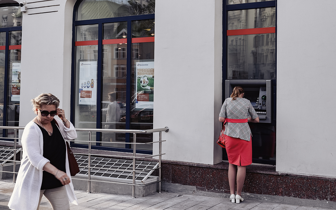 ЦБ предложил усилить контроль за пополнением карт в банкоматах