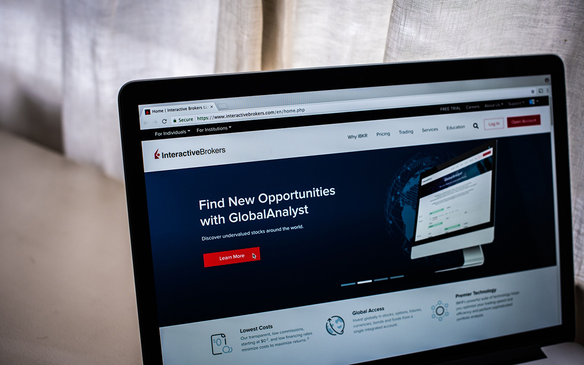 Брокер из США предупредил клиентов из России о рисках блокировки счетов