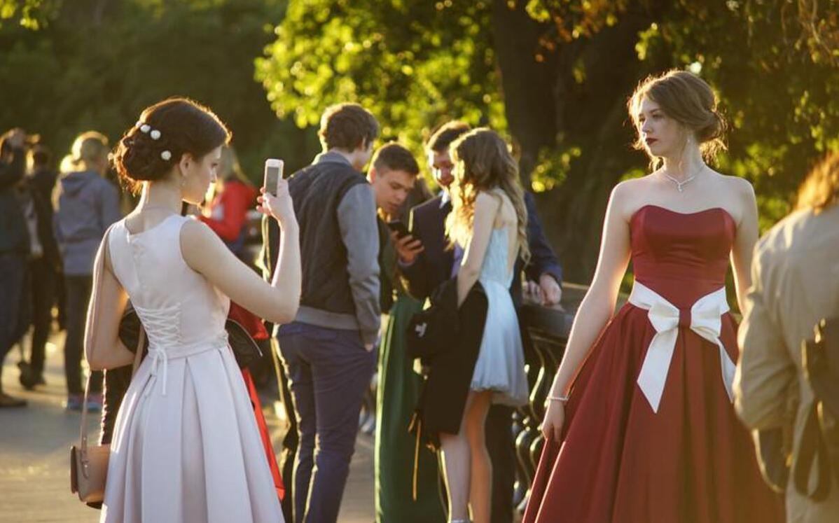 Российские родители рассказали о росте расходов на выпускные детей