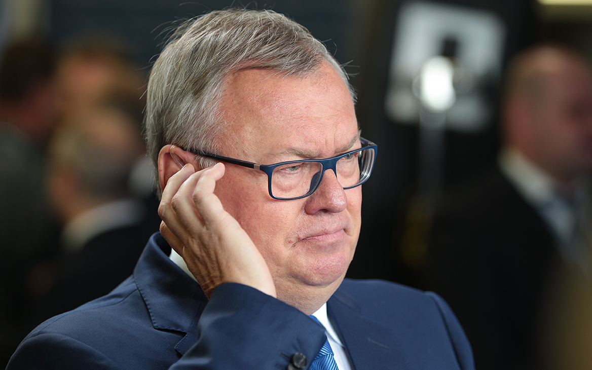 Глава ВТБ пообещал минимизировать ущерб клиентам от санкций