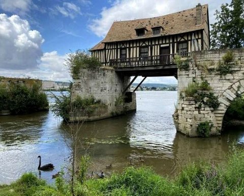 ФНС рассказала организациям, как отчитаться по налогу на имущество