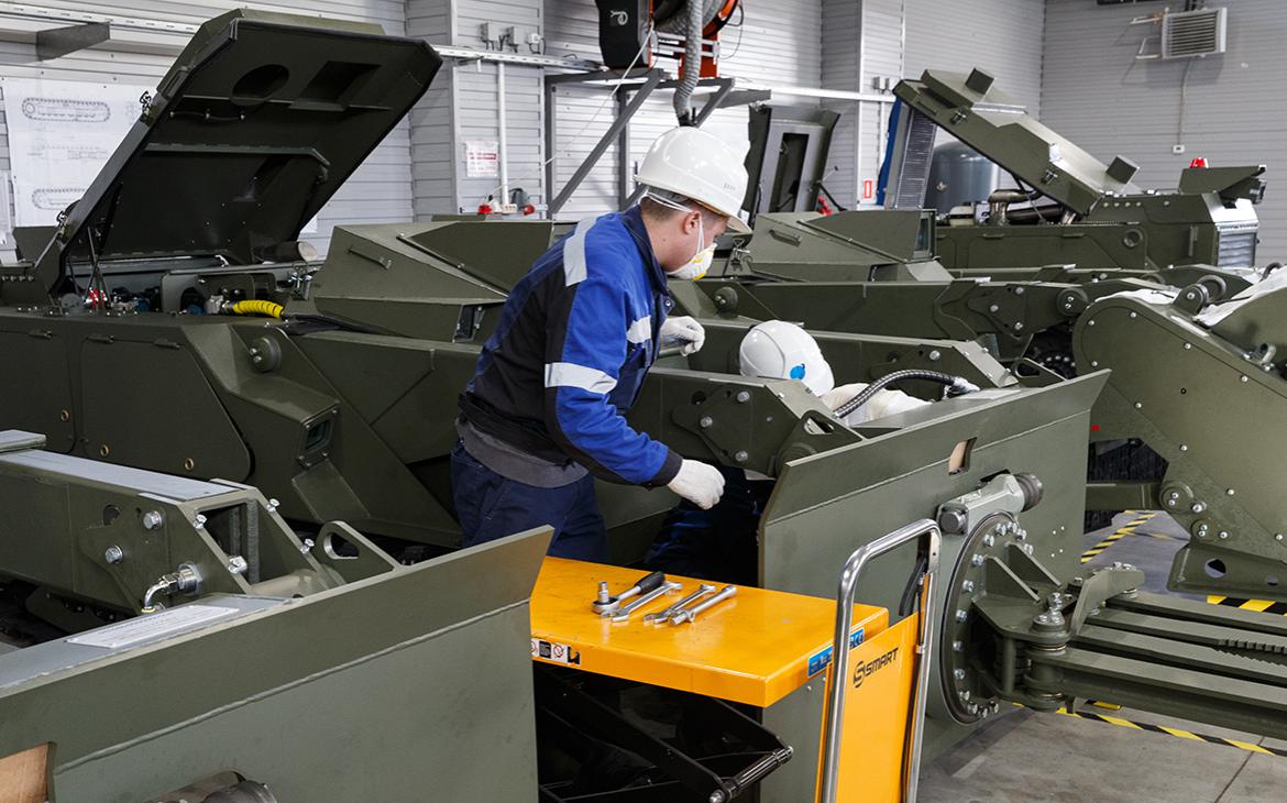 Фрадков предложил убрать препятствия для оборонки на фондовом рынке