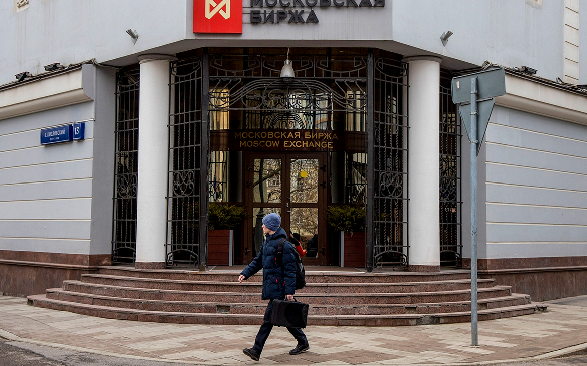 На Мосбирже второй день подряд не будут проводить торги акциями