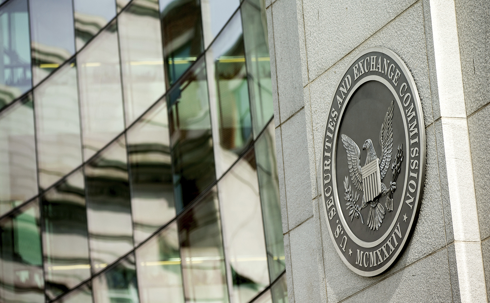 SEC начала расследование в отношении компаний «Большой четверки»