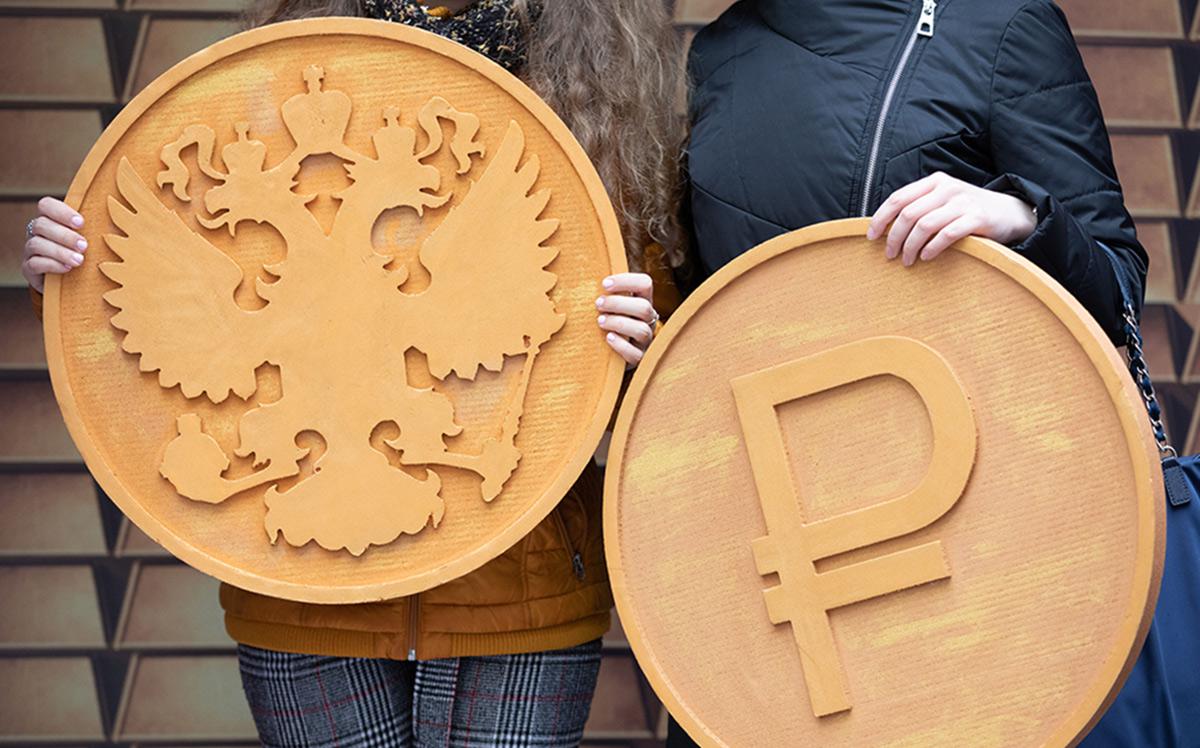 Объем наличной валюты на руках россиян впервые превысил $100 млрд