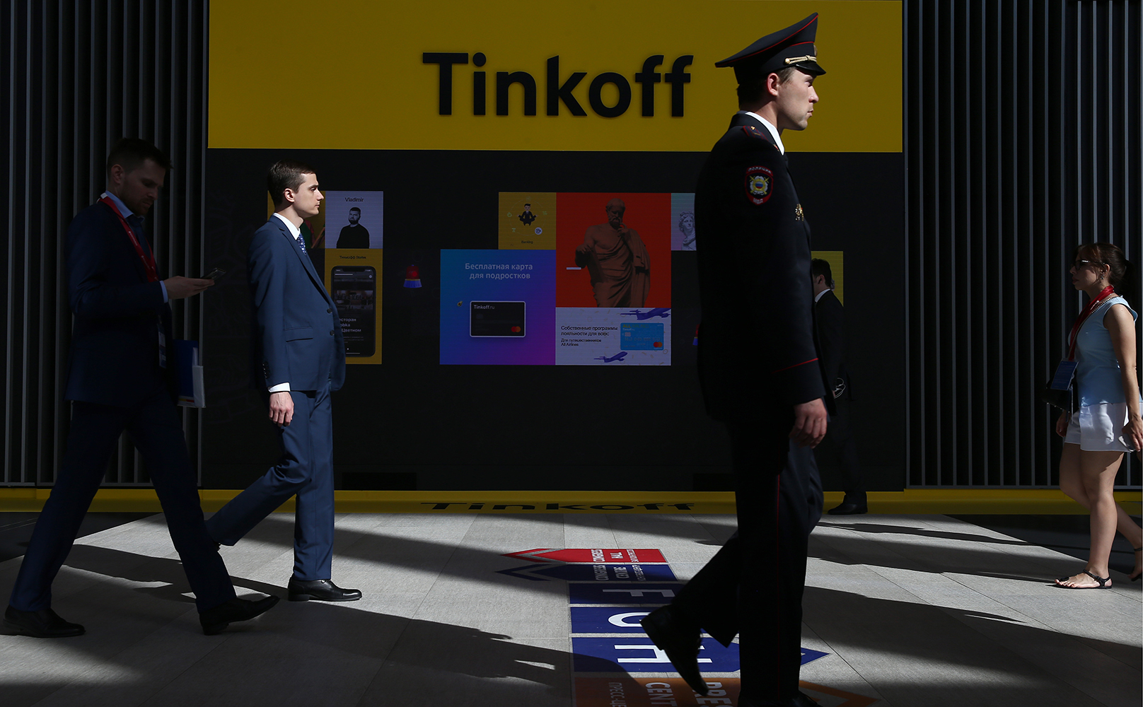 «Тинькофф Инвестиции» запустят торги иностранными бумагами по выходным