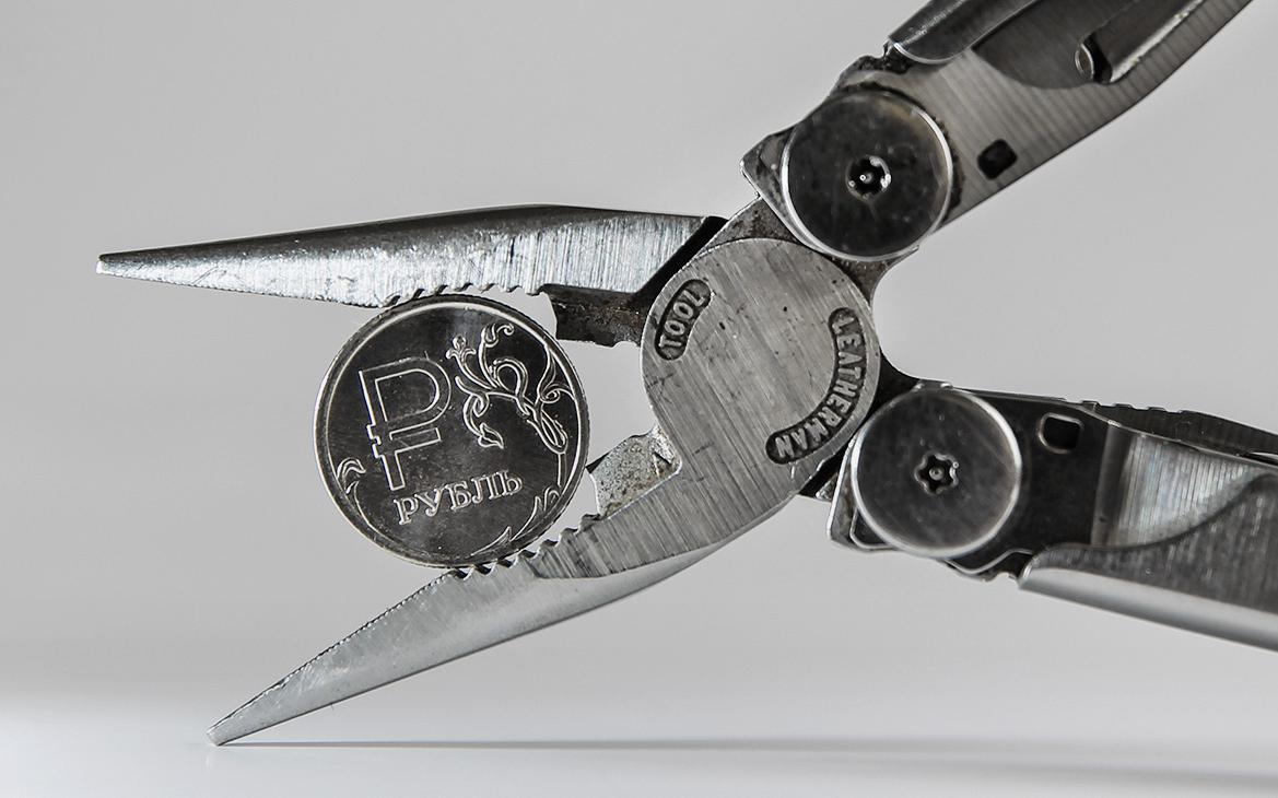 ЦБ ужесточит выдачу кредитов россиянам, тратящим от 50% дохода на долги