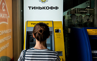 «Тинькофф» опроверг сложности со снятием валюты