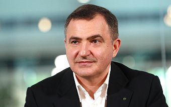 «Ведомости» сообщили об отъезде Хасиса в США