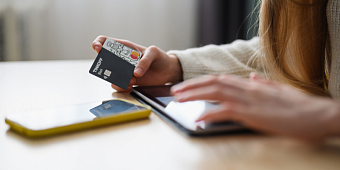 «Тинькофф Инвестиции» запустили торги гонконгскими акциями