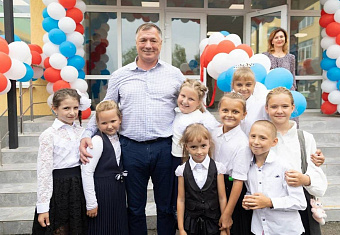 Марат Хуснуллин провёл День знаний в Мариуполе