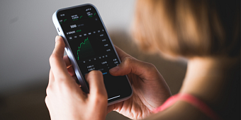 ЦБ решил запретить новичкам покупать иностранные акции. Что это значит