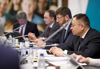 Глава Минстроя посетил все фракции в Госдуме